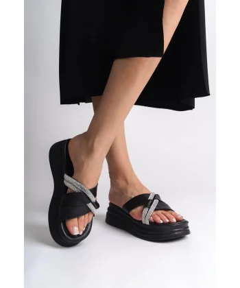 RUBY Düz Topuklu Taşlı Çapraz Şeritli Kalın ve Ortopedik Taban Kadın Terlik CST - Siyah