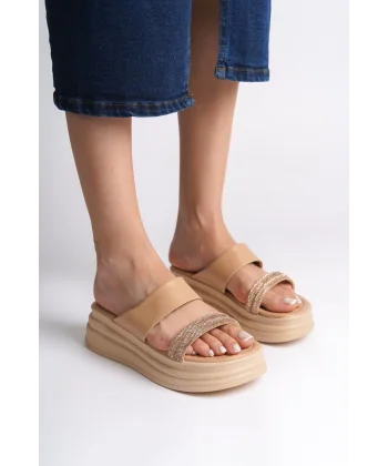 SARAH Düz Topuklu Taşlı Şeritli Kalın ve Ortopedik Taban Kadın Terlik CTT - Ten