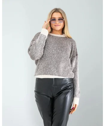 Siyah Çizgili Beyaz Yakalı Triko Kazak