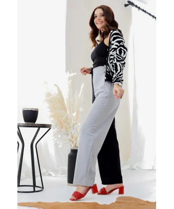 Siyah Desenli Ve Düğmeli Kısa Hırka