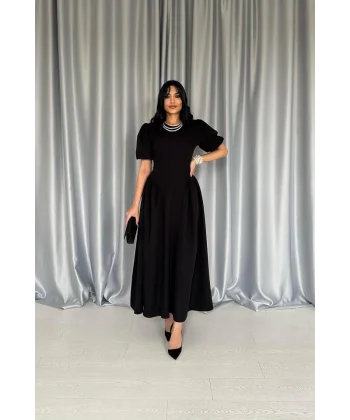 Siyah Etek Yanları Büzgülü Balon Kollu Elbise