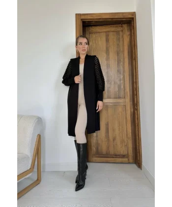 Siyah Kolları Örgülü Triko Hırka