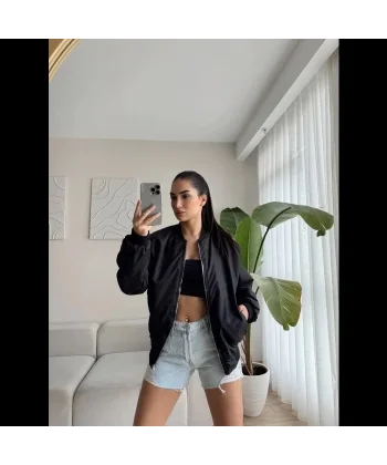 Kadın Siyah Bomber Mont – Oversize Rahat Kalıp, Fermuarlı Cepli, Günlük Kombinlere Uygun Hafif Kapitone Mont- Siyah