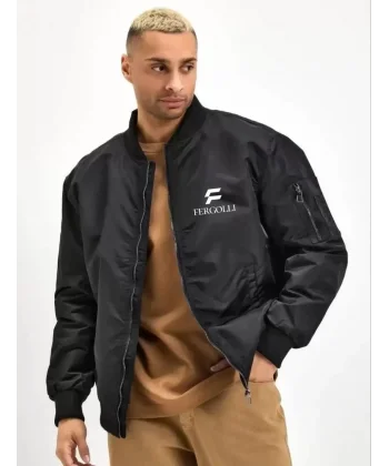 Erkek Siyah Bomber Mont – Fergolli Logo Baskılı, Fermuarlı Cepli, Kapitone Astarlı Şık ve Rahat Günlük Ceket - Siyah