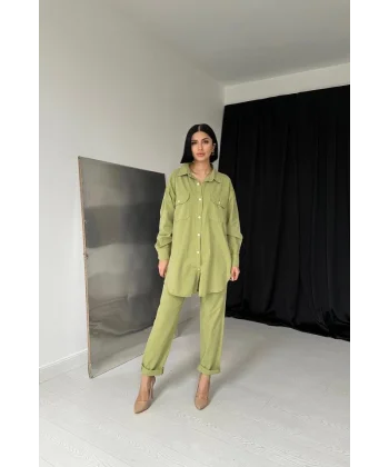 Yeşil Gömlek Ve Çıtçıtlı Pantolon Takım