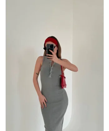 Yırtmaç Detaylı Kolsuz Düğmeli Yıkamalı Uzun Elbise  Gri