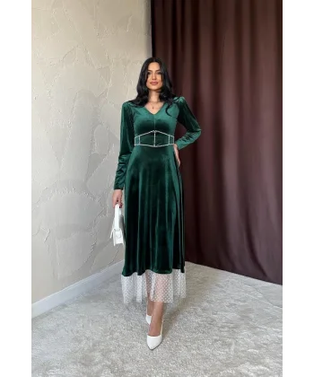 Zümrüt İnci Aksesuarlı Kadife Elbise