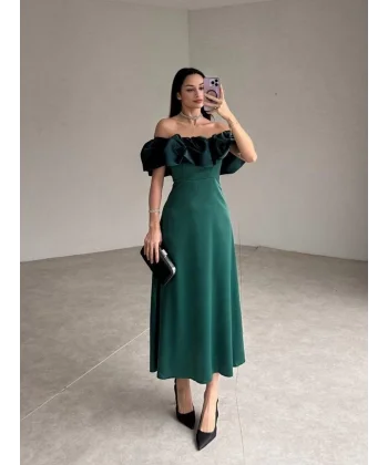 Zümrüt Omuz Büzgülü Saten Elbise
