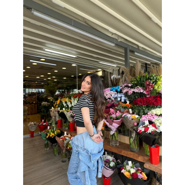 Siyah Çizgili Manşet Detay T-Shirt