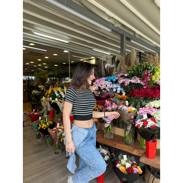 Siyah Çizgili Manşet Detay T-Shirt