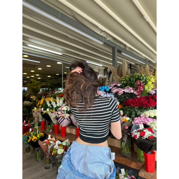 Siyah Çizgili Manşet Detay T-Shirt