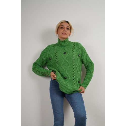 Kadın Baklava Desen Kabartmalı ve Taşlı Çiçek Detaylı Kazak Yeşil