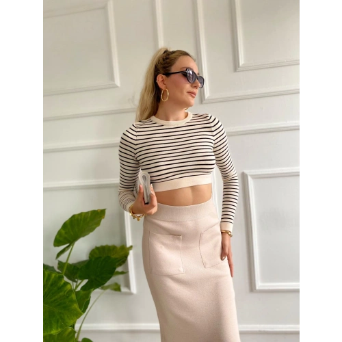 Kadın İnce Çizgili Crop Kazak Beyaz Siyah