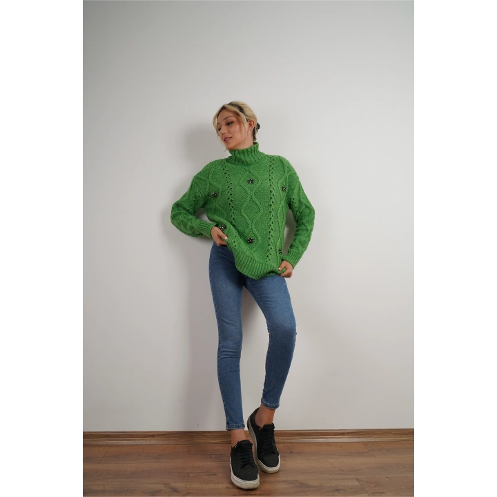 Kadın Baklava Desen Kabartmalı ve Taşlı Çiçek Detaylı Kazak Yeşil