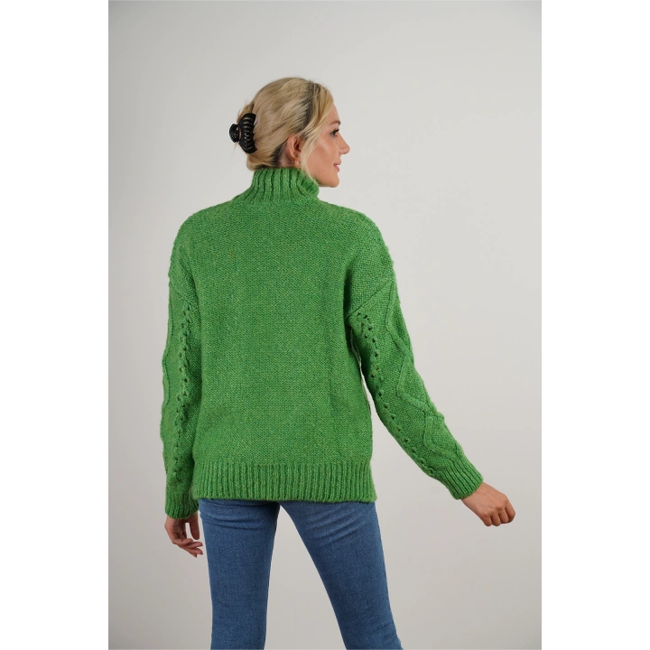 Kadın Baklava Desen Kabartmalı ve Taşlı Çiçek Detaylı Kazak Yeşil