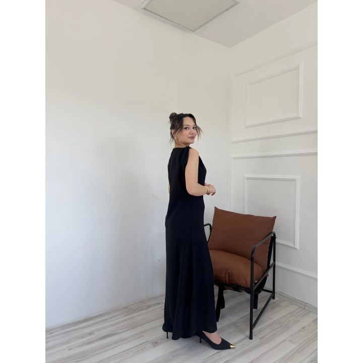Kadın Omuzu Aksesuar Detaylı Elbise Siyah