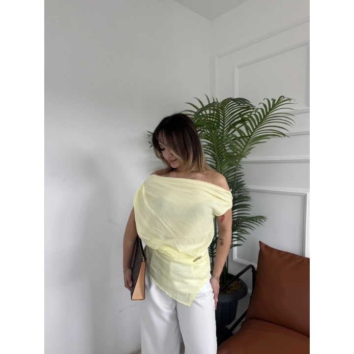 Kadın Toka Detaylı Cape Bluz