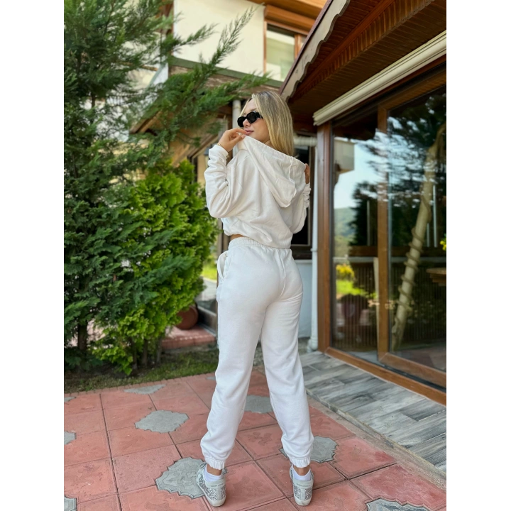Eşofman Takımı Üst Fermuarlı Alt Paça Ve Kemer Lastikli Ekru Renk