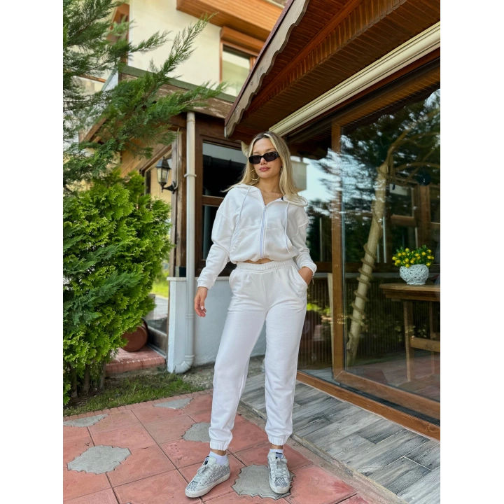 Eşofman Takımı Üst Fermuarlı Alt Paça Ve Kemer Lastikli Ekru Renk