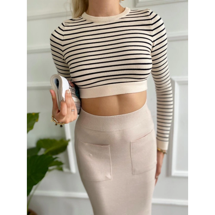 Kadın İnce Çizgili Crop Kazak Beyaz Siyah