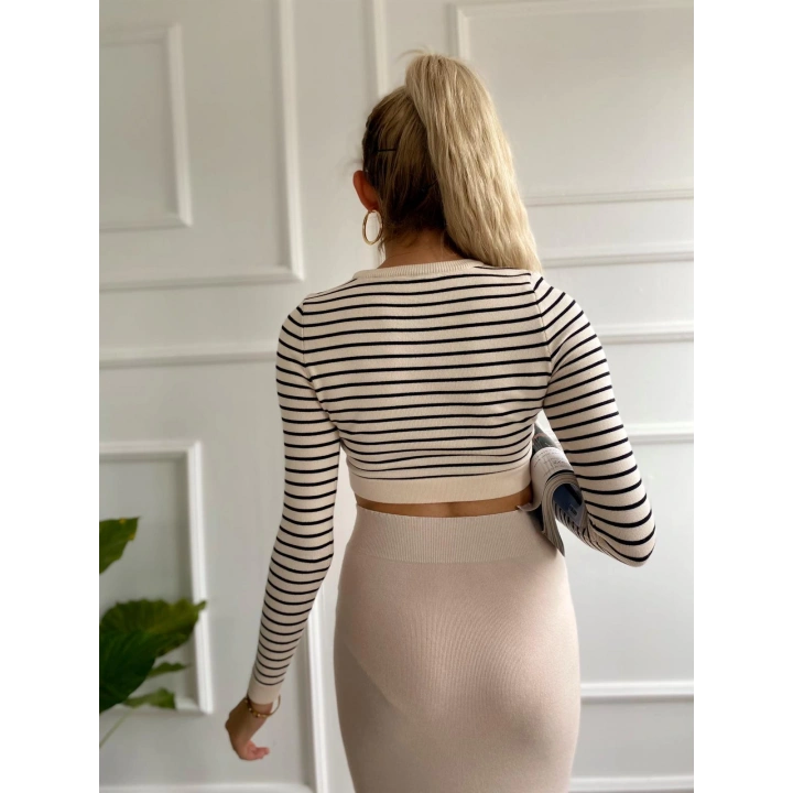 Kadın İnce Çizgili Crop Kazak Beyaz Siyah