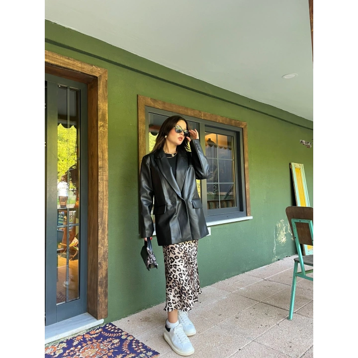 Kadın Kruvaze Yaka Çift Düğmeli Deri Ceket Siyah