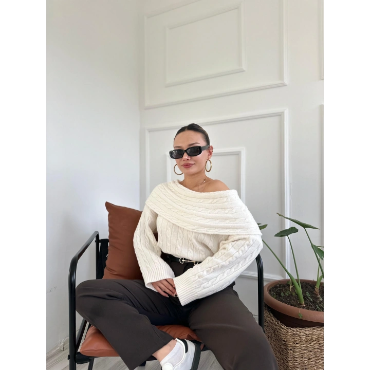 Kadın Madonna Yaka Kazak Ekru