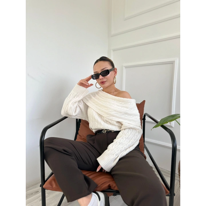 Kadın Madonna Yaka Kazak Ekru