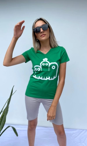 Kadın V Yaka Minyon Karakter Baskılı Yeşil Tshirt