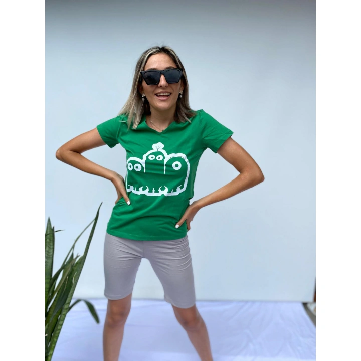 Kadın V Yaka Minyon Karakter Baskılı Yeşil Tshirt