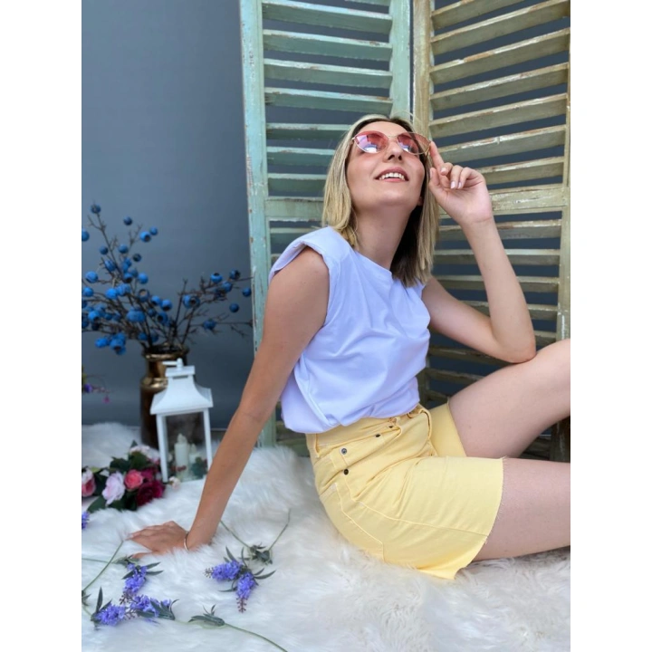 Kadın Kesik Paça Sarı Denim Şort