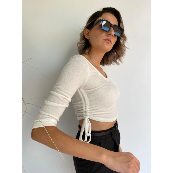Kadın Beyaz Crop Bluz Yandan Büzgülü