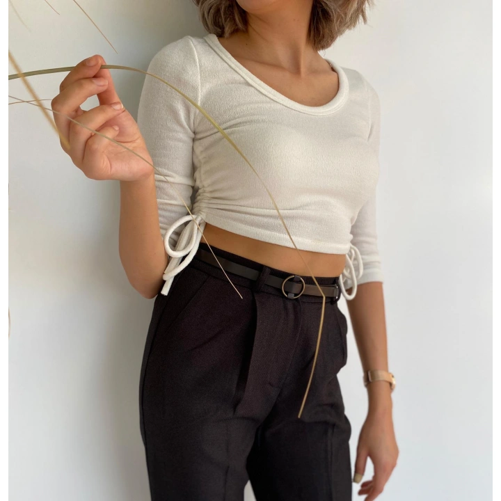 Kadın Beyaz Crop Bluz Yandan Büzgülü