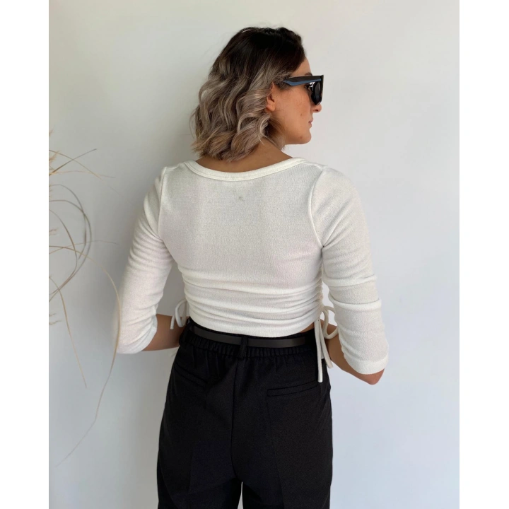 Kadın Beyaz Crop Bluz Yandan Büzgülü