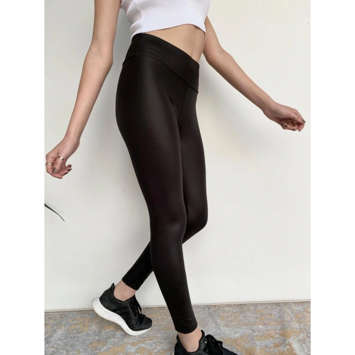 Kadın Siyah Deri Görünümlü Tayt