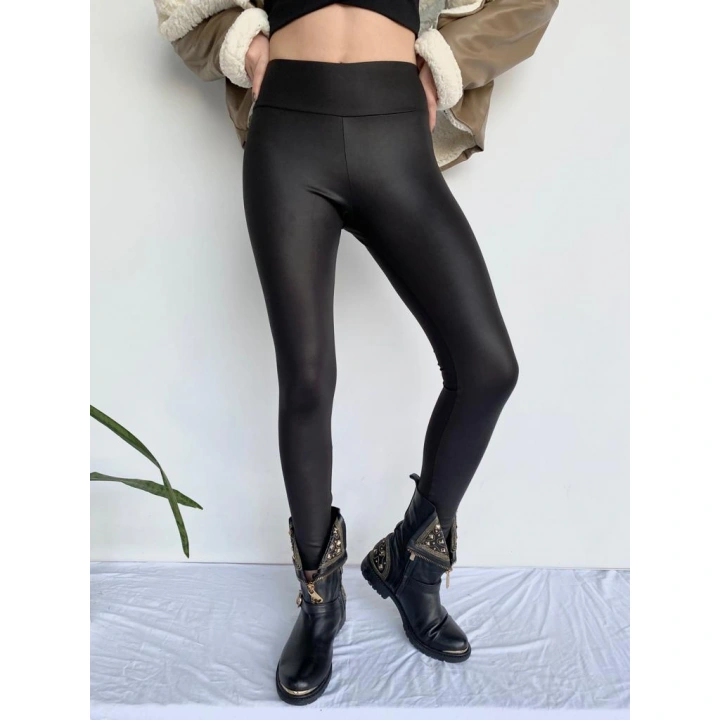 Kadın Siyah Deri Görünümlü Tayt