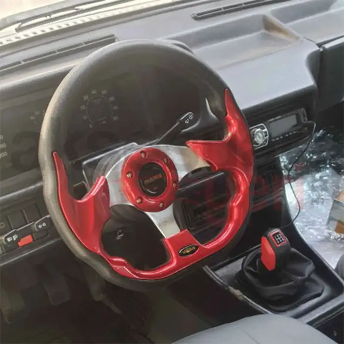 Momo Spor Direksiyon 32cm Kırmızı Altı Kesikli Yarış Spor Direksiyonu