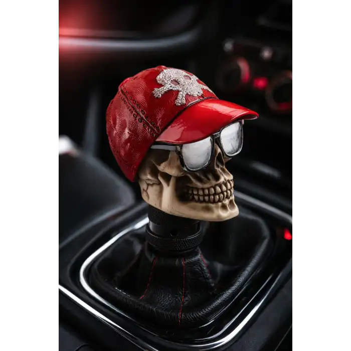 Kuru Kafa Vites Topuzu Kırmızı Şapkalı Gözlüklü Retro Gangster Model