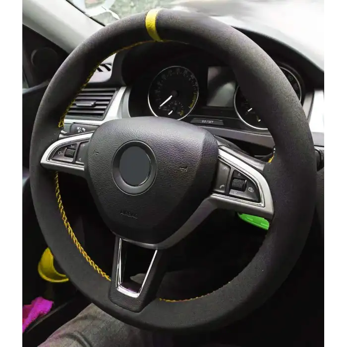 Alcantra Kumaş Sarı İpli Direksiyon Kılıfı - Dikmeli Delikli Model / A+ Kopmayan İp / Kokusuz Ürün