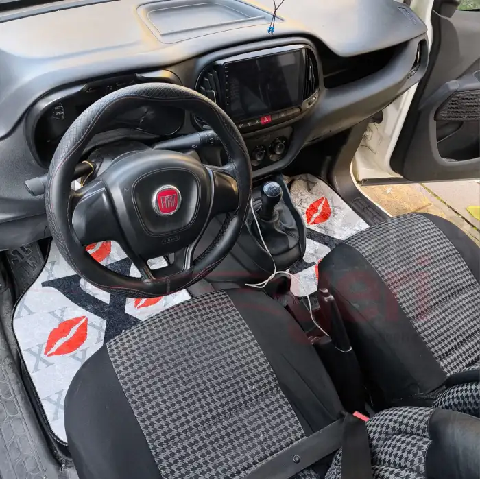 Areon X Koku ve Öpücüklü Beyaz Araç İçi Halı Paspas-Kaydırmaz Taban-Universal-Yıkanabilir