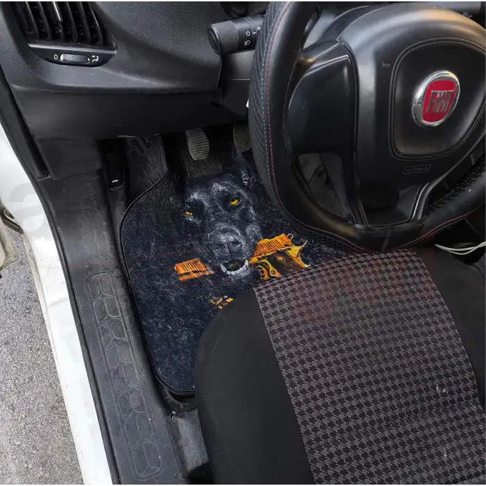 Doberman Goldpistol Desen Araç İçi Halı Paspas-Kaydırmaz Taban-Universal-Yıkanabilir