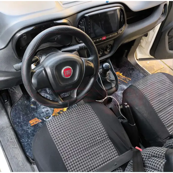 Doberman Goldpistol Desen Araç İçi Halı Paspas-Kaydırmaz Taban-Universal-Yıkanabilir