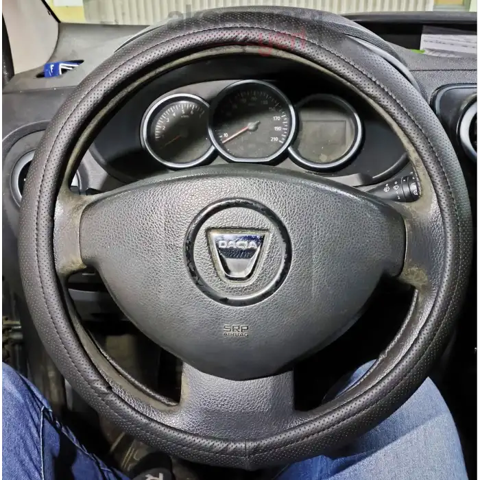 Geçme Deri Direksiyon Kılıfı - Düz Delikli Siyah Renk - 38cm