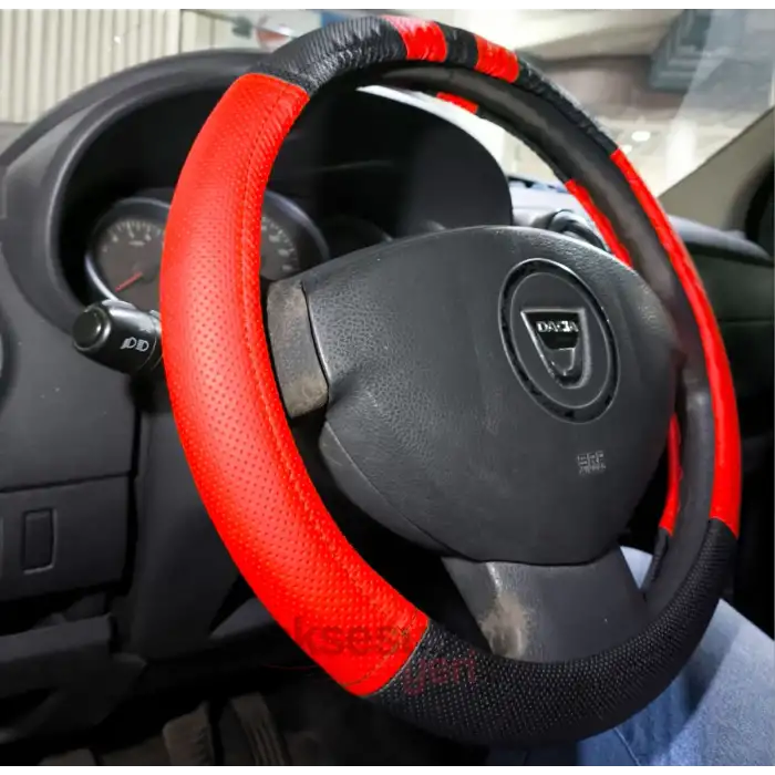 Geçme Deri Direksiyon Kılıfı - Spor Görünüm - Delikli Siyah Kırmızı Renk - 38cm