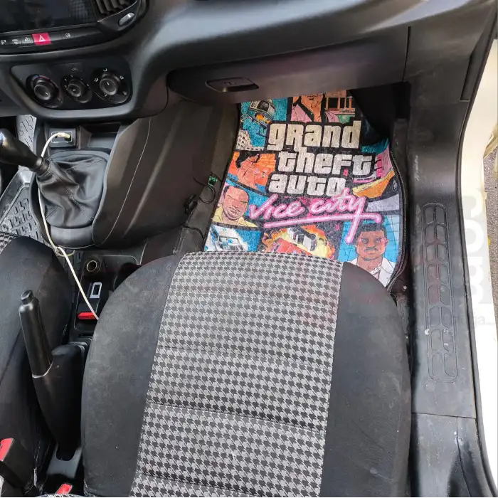 GTA Desen Araç İçi Halı Paspas-Kaydırmaz Taban-Universal Her Araca Uyumlu-Yıkanabilir