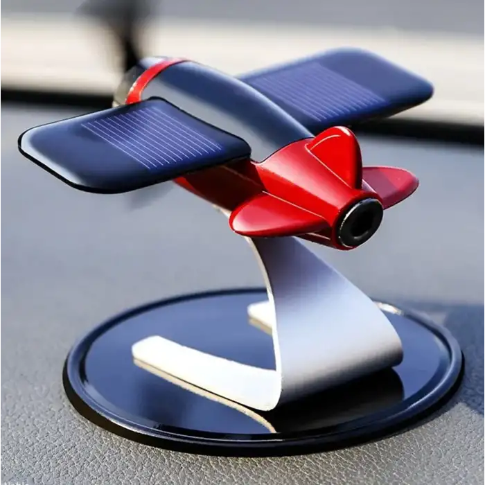 Güneş Enerjisi İle Çalışan Pervaneli Uçak Temalı Oto Kokusu