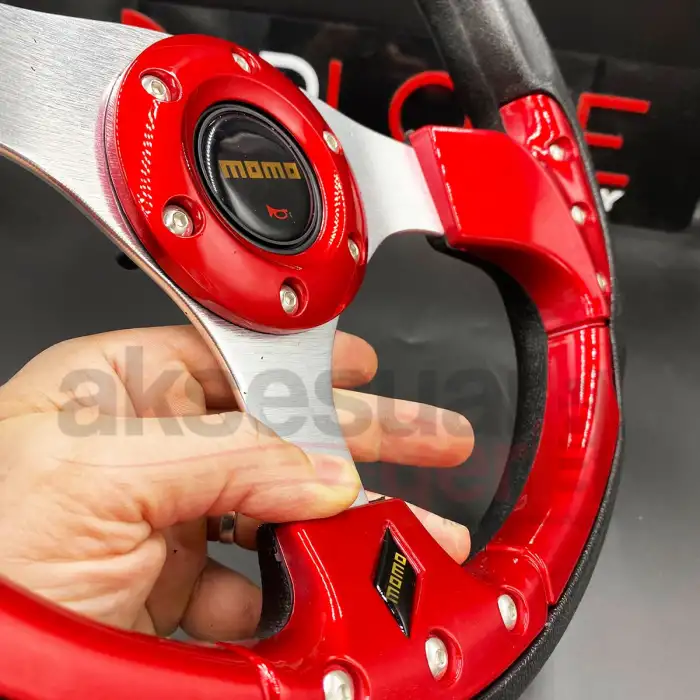 Momo Spor Direksiyon 32cm Kırmızı Göbek Detaylı- Yarış Spor Direksiyonu