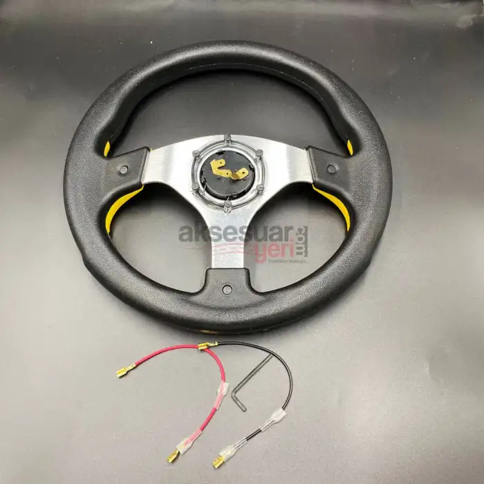 Momo Spor Direksiyon 32cm Sarı Göbek Detaylı- Yarış Spor Direksiyonu