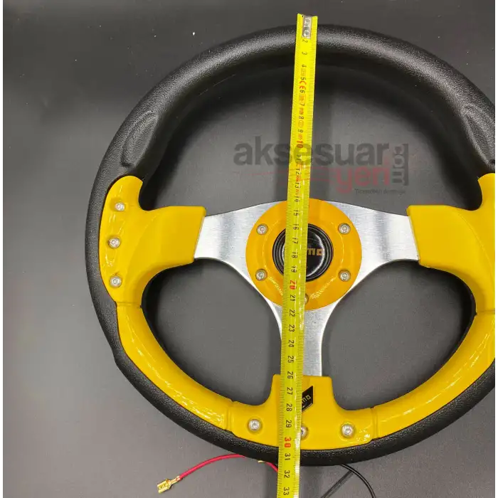 Momo Spor Direksiyon 32cm Sarı Göbek Detaylı- Yarış Spor Direksiyonu