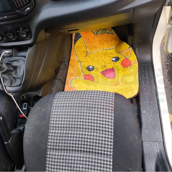 Pikachu Desen Araç İçi Halı Paspas-Kaydırmaz Taban-Universal Her Araca Uyumlu-Yıkanabilir